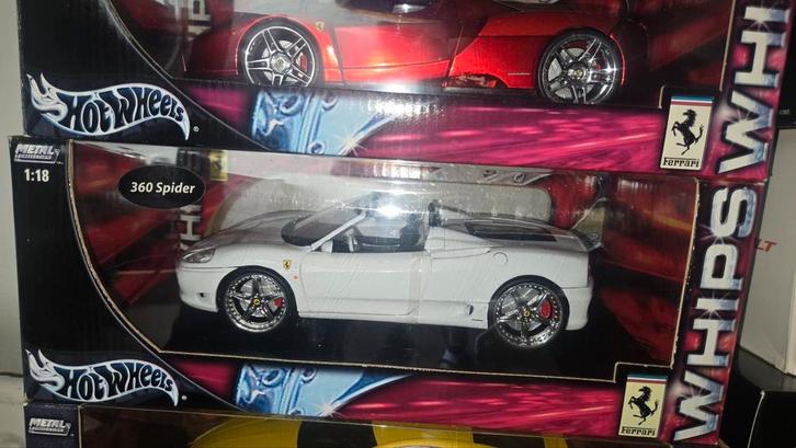 Ook los te koop Hot Wheels Ferrari Modellen 1:18, Hobby en Vrije tijd, Modelauto's | 1:18, Zo goed als nieuw, Auto, Hot Wheels