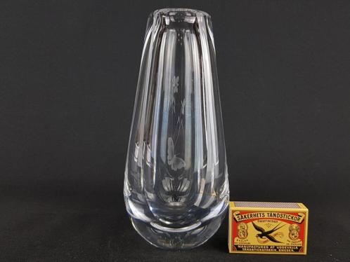 Orrefors Zweden vase vaas met vlinder en bloemen+ etsmerk, Antiek en Kunst, Antiek | Glas en Kristal, Ophalen of Verzenden