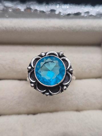 Zilveren ring met blauwe steen, maat 17 beschikbaar voor biedingen