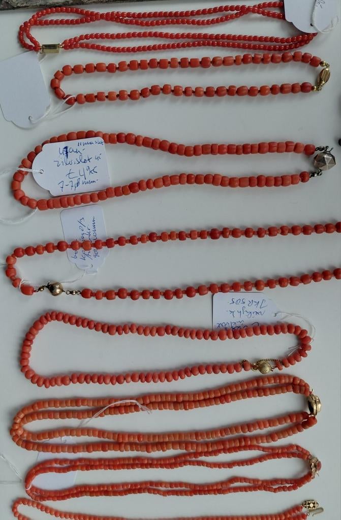 VEEL ANTIEK BLOEDKORAAL  sale, Verzenden, Goud