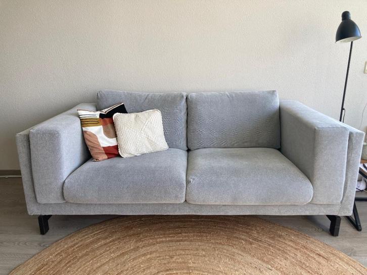 Grijze (zwart-wit gemêleerd) bank Nockeby, Huis en Inrichting, Banken | Bankstellen, Gebruikt, Rechte bank, Tweepersoons, 200 tot 250 cm