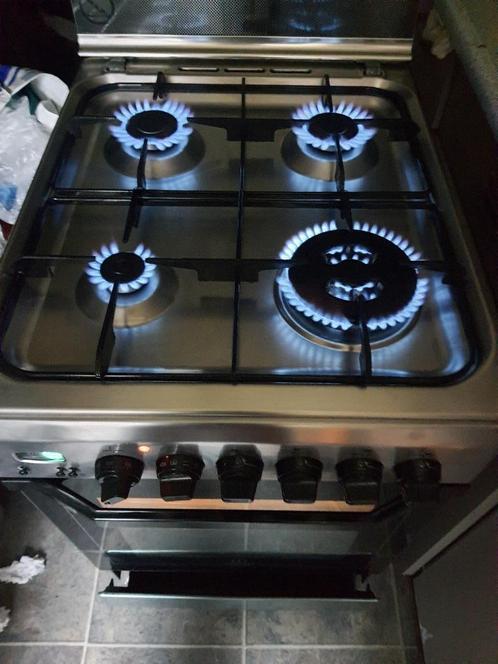 Indesit Gasfornuis met elektrische heteluchtoven Werkt Super, Witgoed en Apparatuur, Fornuizen, Zo goed als nieuw, Vrijstaand