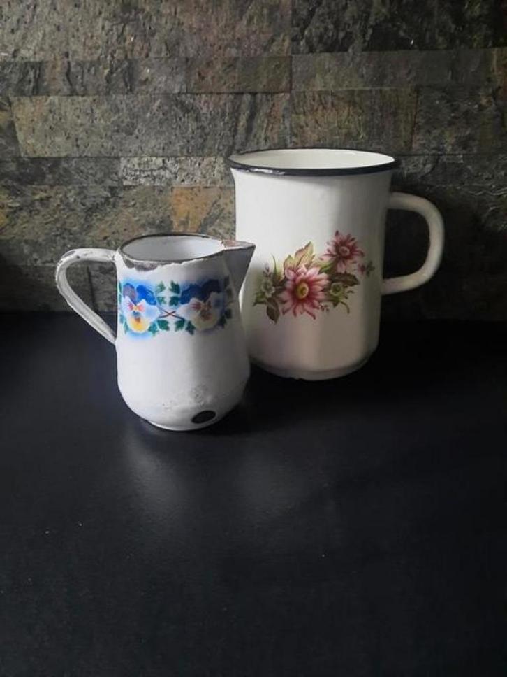 brocante emaille melkkannen - schenkkannen, Antiek en Kunst, Curiosa en Brocante, Ophalen of Verzenden