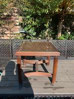 Antieke bijzettafel met glazen blad en uniek ontwerp.  Tafel, Ophalen