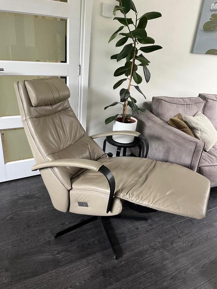 Prominent Elektrische Relaxfauteuil E100 Humberto Taupe L XL, Huis en Inrichting, Fauteuils, Zo goed als nieuw, Leer, 50 tot 75 cm