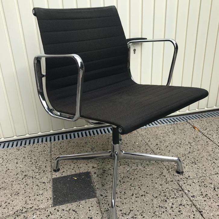 Vintage Vitra Eames Aluminium stoel 107 chroom, Huis en Inrichting, Stoelen, Gebruikt, Eén, Zwart, Ophalen