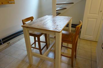LEUKE LANDELIJKE TWEE PERSOONS BARTAFEL MET IKEA BARSTOELEN beschikbaar voor biedingen