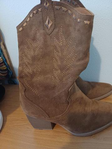 Bruine enkellaarsjes met borduurwerk - Maat Onbekend beschikbaar voor biedingen