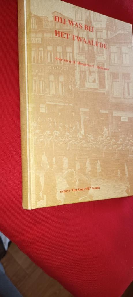 Hoogerwerf-Holleman R. / 	Hij was bij het twaalfde, Boeken, Literatuur, Gelezen, Nederland, Ophalen of Verzenden