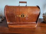 Antieke Singer naaimachine werkend 100 jaar oud, Ophalen