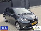 Toyota Aygo 1.0 VVT-i x-play, 2015, camera,, Auto's, Voorwielaandrijving, Euro 5, Gebruikt, Start-stop-systeem