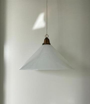 Vintage hanglamp melkglas beschikbaar voor biedingen