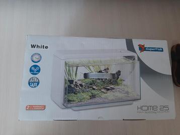 Wit Superfish aquarium met toebehoren beschikbaar voor biedingen