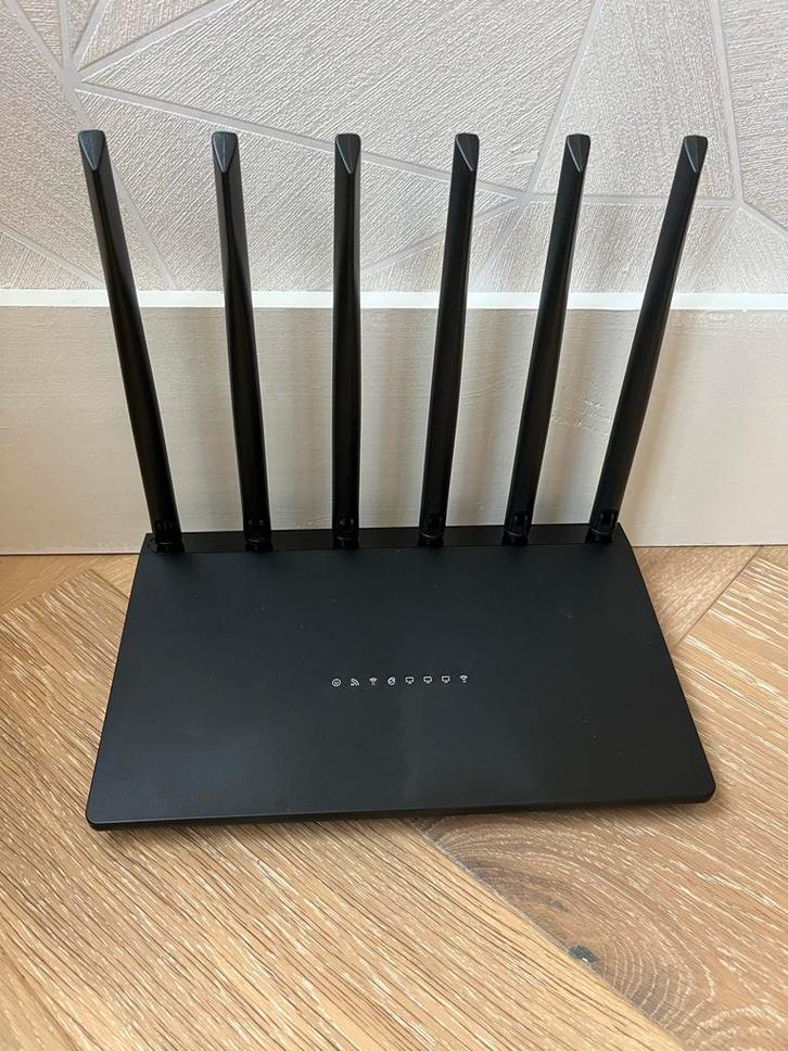 Gigabit WiFi Router, Computers en Software, Routers en Modems, Zo goed als nieuw, Router, Ophalen of Verzenden