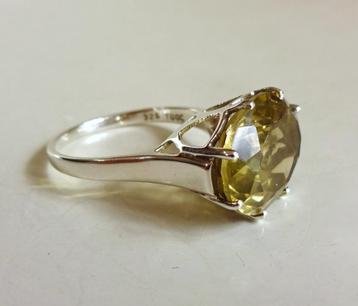 Modernistische zilveren solitaire ring: royale gele citrien beschikbaar voor biedingen