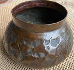 Fraaie gehamerd vaasje met floraal decor koper ca 1920-40, Verzenden, Koper