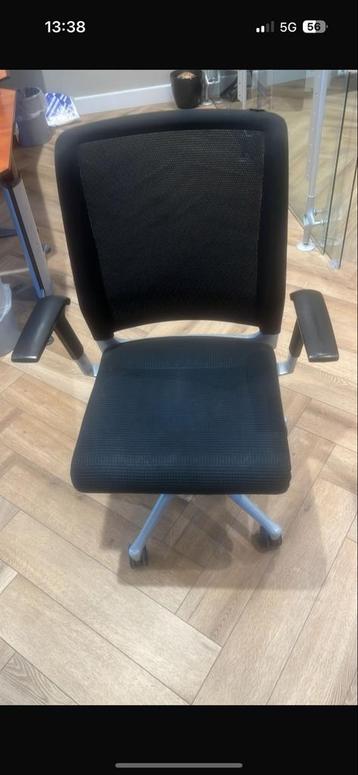 Zwarte bureaustoel  8stuks beschikbaar voor biedingen