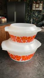 2 oranje arcopal schalen, Ophalen of Verzenden, Overige stijlen, Glas, Schaal of Schalen