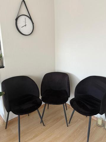 3x zwarte suede stijl stoelen! In goede staat beschikbaar voor biedingen