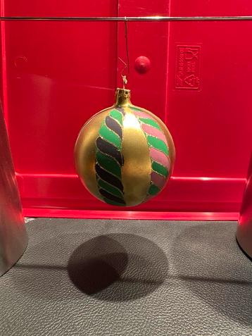 Kerstbal fraai gedecoreerd beschikbaar voor biedingen