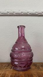 Stijlvol Glazen Vaasje - Roze/Paars met Prachtig Reliëf, Huis en Inrichting, Minder dan 50 cm, Glas, Ophalen of Verzenden, Zo goed als nieuw