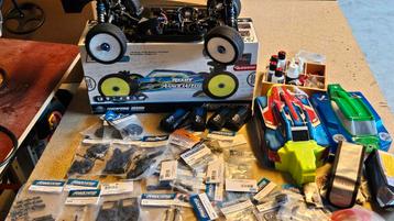 Zgan associated Rc8B4E 1:8 buggy electro veel onderdelen  beschikbaar voor biedingen