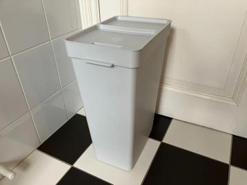 Goede vuilnisbak 35 liter. Lees en zie alle foto’s.  beschikbaar voor biedingen