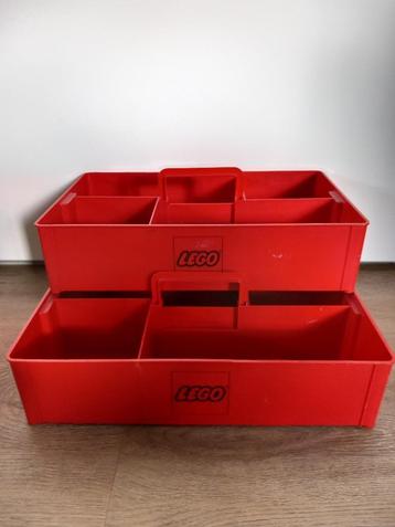 Twee rode Lego sorteerbakken uit de jaren '70 beschikbaar voor biedingen