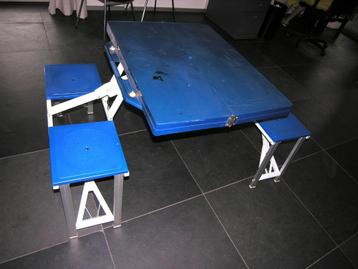 handige opvouwbare picknicktafel beschikbaar voor biedingen