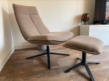 Beige Fauteuil met voetenbankje. beschikbaar voor biedingen
