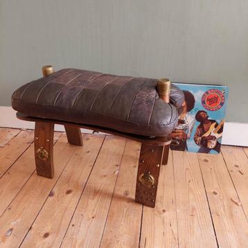 Lucky Vintage originele leren kamelenkruk voetenbank beschikbaar voor biedingen