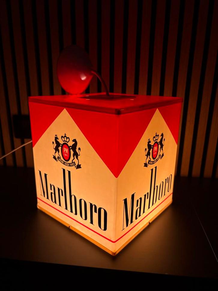 Zeldzame Marlboro Lichtbak / Hanglamp 27x27x27cm, Verzamelen, Merken en Reclamevoorwerpen, Gebruikt, Lichtbak of (neon) lamp, Verzenden