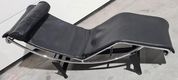 Cassina Le Corbussier LC4 Chaise Longue à Reglage continu, Huis en Inrichting, Banken | Sofa's en Chaises Longues, Zo goed als nieuw