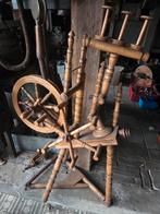 2 Antieke Spinnenwielen, Ophalen