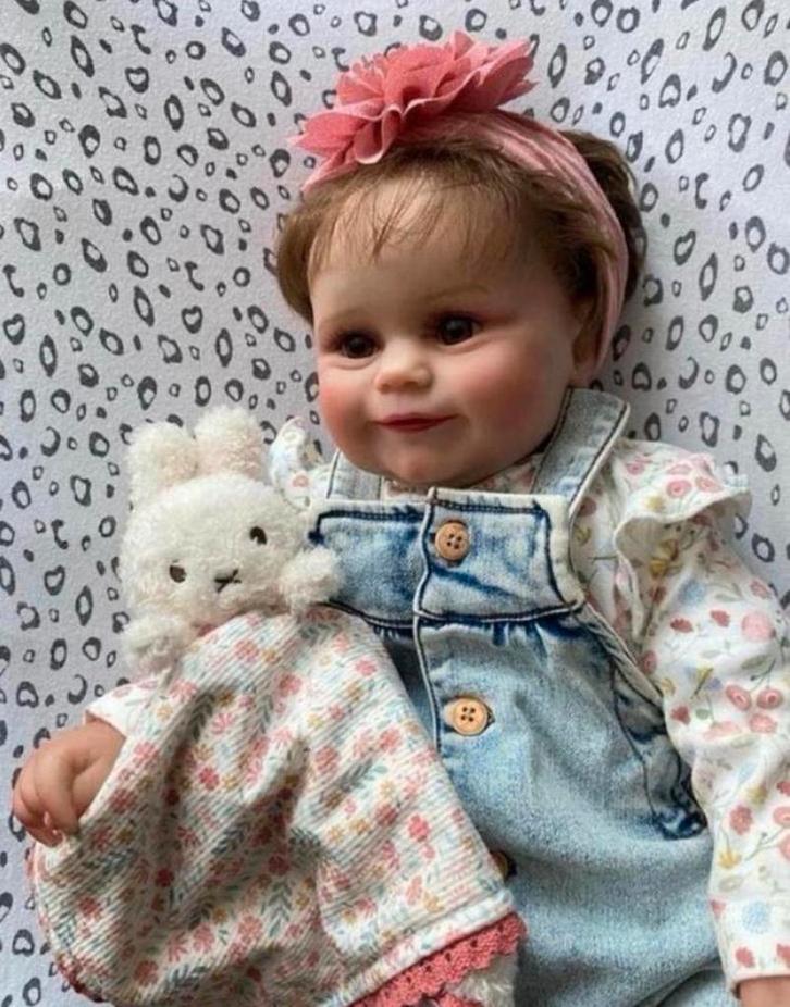 Vrolijk Reborn meisje, Verzamelen, Poppen, Zo goed als nieuw, Pop, Levensecht of Reborn, Verzenden