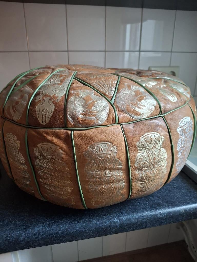 vintage lederen Egyptische Ottomaanse poef, Ophalen, Minder dan 50 cm, Rond, Zo goed als nieuw