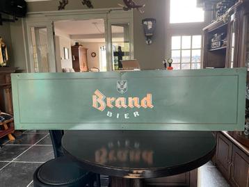 Brand bier bord beschikbaar voor biedingen