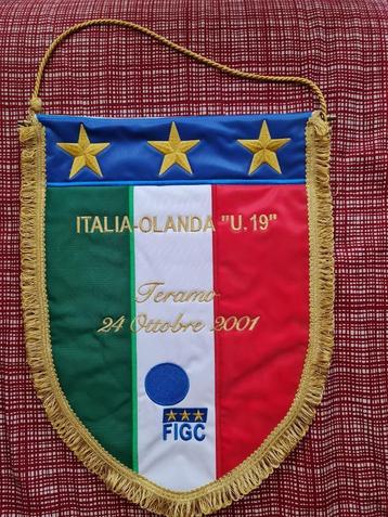 Originele vaan Italië-Nederlands elftal (onder 19) 2001 beschikbaar voor biedingen
