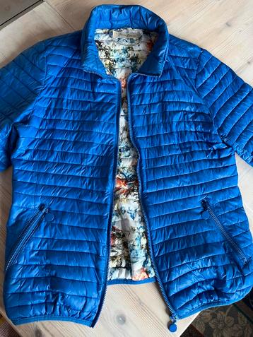 Helderblauwe Donsjas maat XL/L beschikbaar voor biedingen