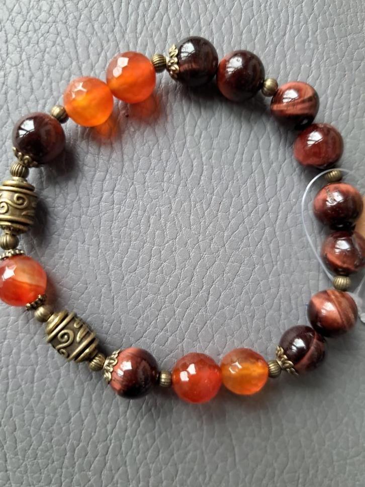 738 Edelsteen armband carneool facet & rode Tijgeroog 10mm, Sieraden, Tassen en Uiterlijk, Armbanden, Nieuw, Elastiek, Overige kleuren