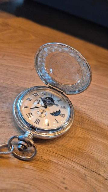 Decoratief Zakhorloge met Ketting beschikbaar voor biedingen