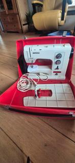Bernina 831  Naaimachine met Naaidoos en Boekje, Hobby en Vrije tijd, Naaimachines en Toebehoren, Ophalen, Gebruikt, Naaimachine
