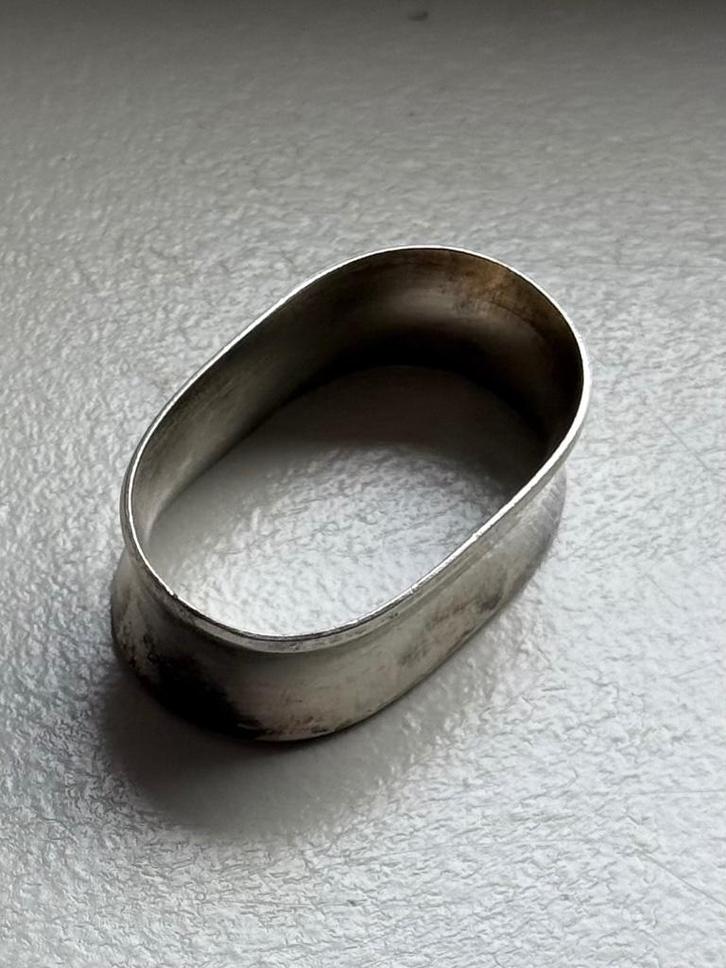 Stijlvolle Ovale Verzilverde Servetring - KELTUM, Antiek en Kunst, Antiek | Goud en Zilver, Ophalen of Verzenden
