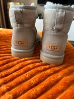 Grijze uggs mini 2, Kleding | Dames, Schoenen, Ophalen of Verzenden, Zo goed als nieuw, Grijs