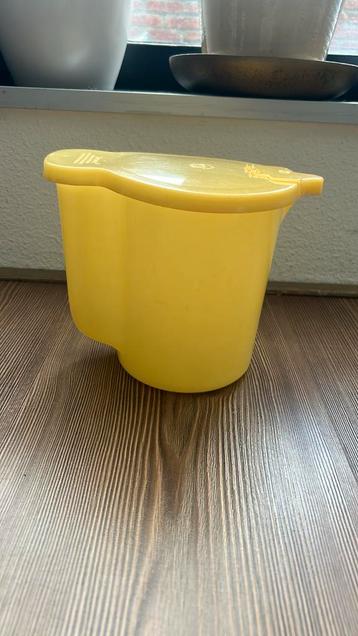 Vintage Gele Tupperware Kan beschikbaar voor biedingen
