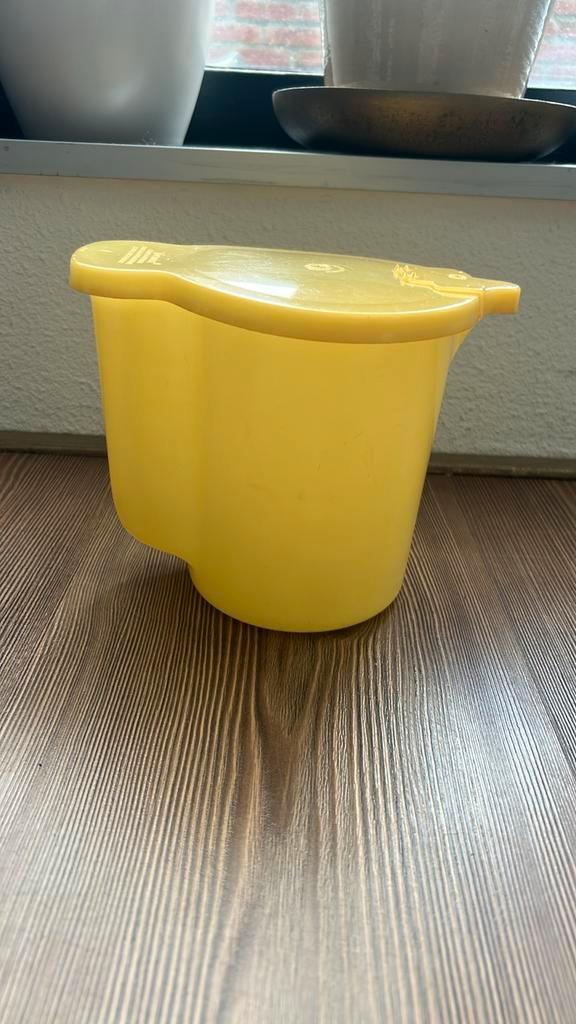 Vintage Gele Tupperware Kan, Huis en Inrichting, Keuken | Tupperware, Gebruikt, Beker of Kan, Geel, Ophalen of Verzenden