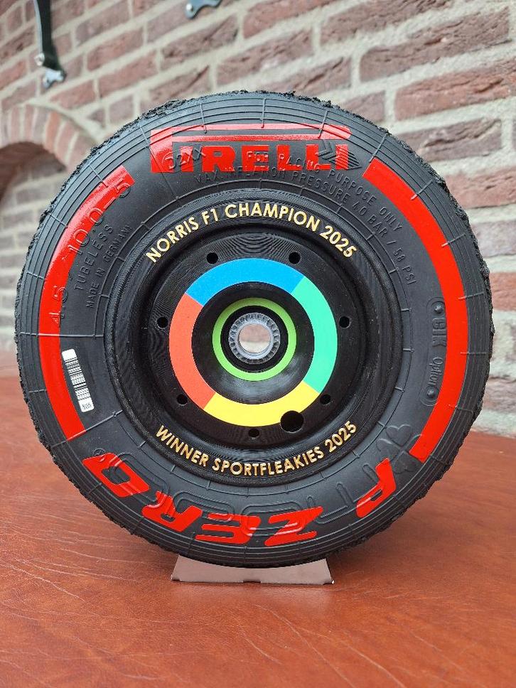 McLaren / Norris - World Champion Formule-1 2025 / McLaren, Verzamelen, Automerken, Motoren en Formule 1, Zo goed als nieuw, Formule 1