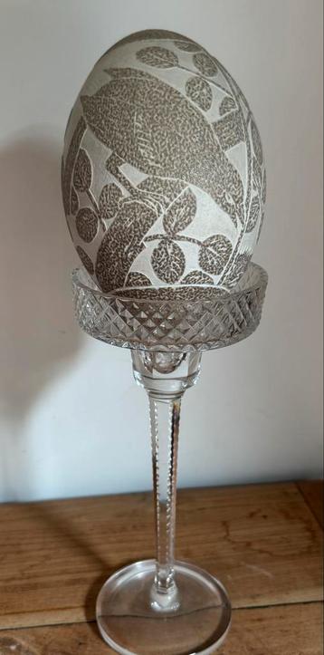 Antiek Gegraveerd Struisvogelei Decoratieobject Vogelmotief beschikbaar voor biedingen