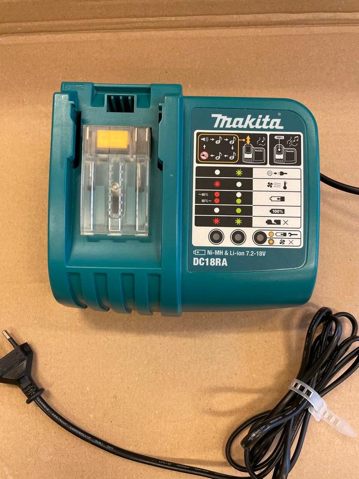 Makita DC18RA Acculader , zo goed als nieuw, Doe-het-zelf en Verbouw, Gereedschap | Machine-onderdelen en Toebehoren, Zo goed als nieuw