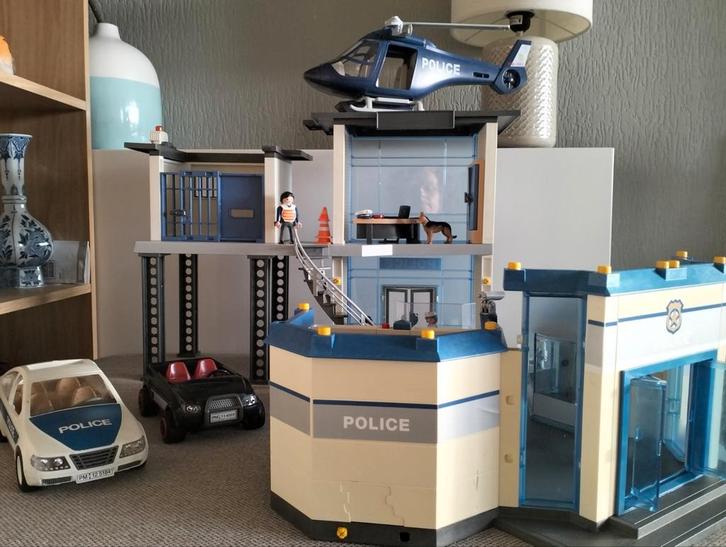 Playmobil Politiebureau met Helikopter, Kinderen en Baby's, Speelgoed | Playmobil, Zo goed als nieuw, Complete set, Ophalen